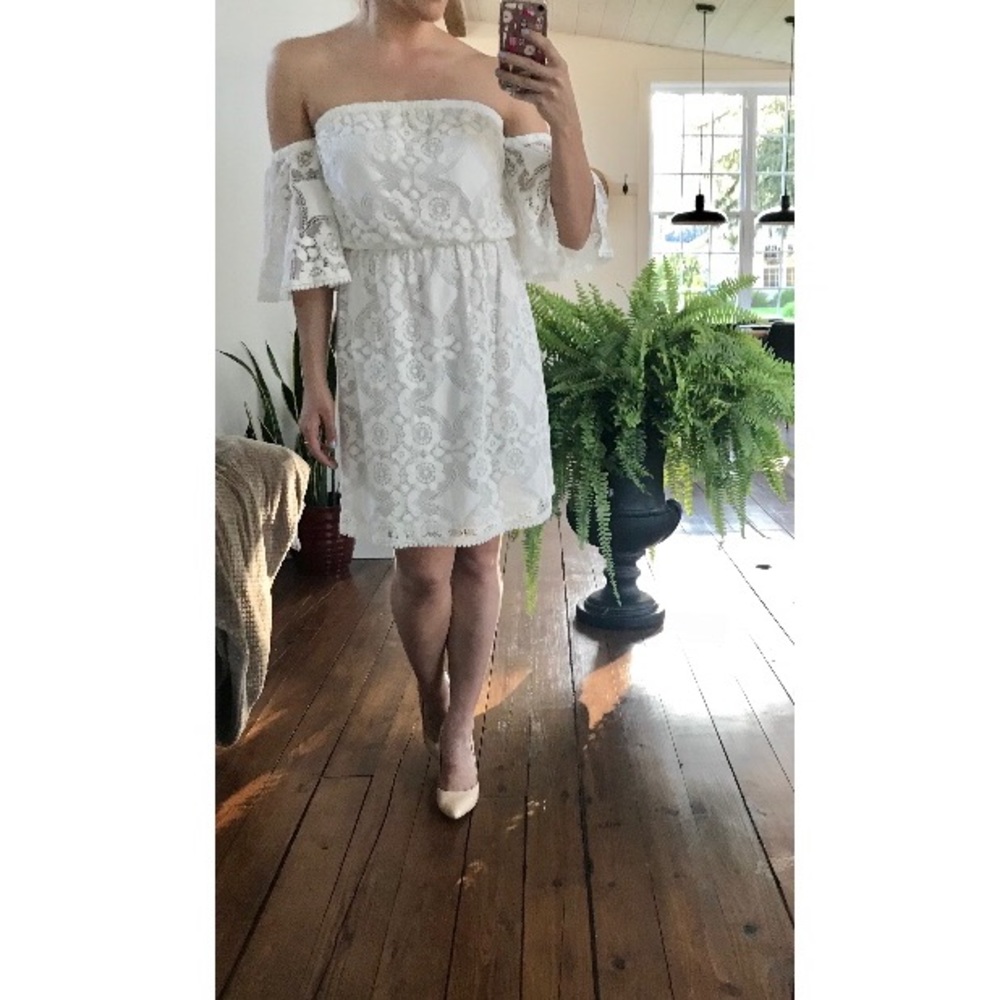 Lace Detail Dress w/ attached sleeves